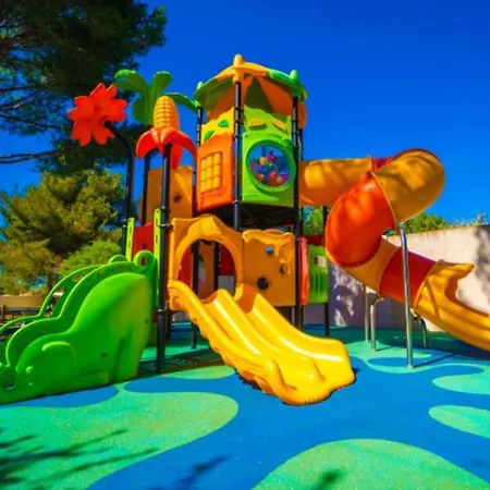 Camping Spacieux Avec Clim - 8 Pers. - Api-1-52-2188 *