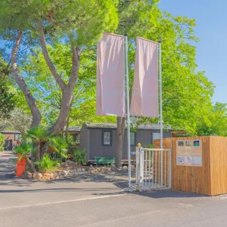 Spacieux Avec Clim - 8 Pers. - Api-1-52-2188 Camping *