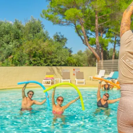 Camping Spacieux Avec Clim - 8 Pers. - Api-1-52-2188 Balaruc-les-Bains